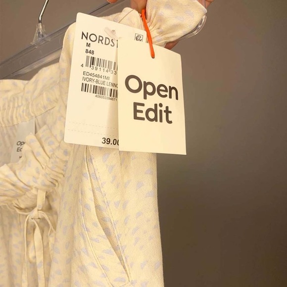 Nordstrom Open Edit Lennox Print Short, Cream & Ivory blue, Size M, NWT - Picture 4 of 5